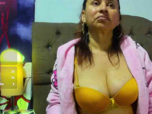 SheraMilf webcam