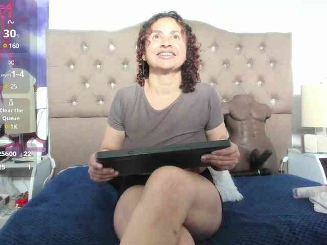 SheraMilf webcam