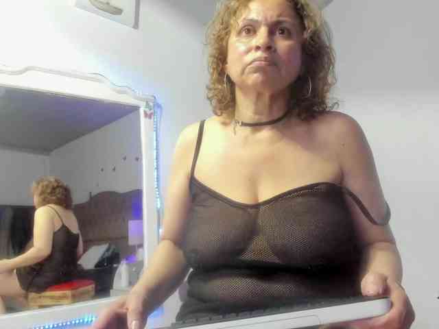 SheraMilf webcam