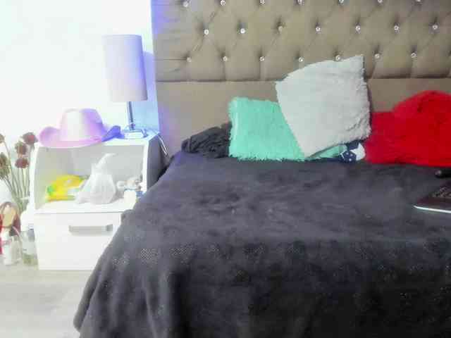 SheraMilf webcam