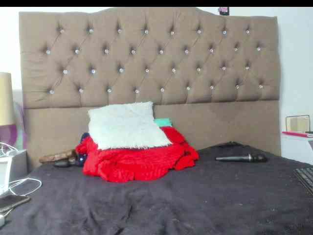 SheraMilf webcam