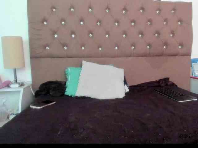 SheraMilf webcam