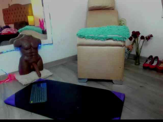 SheraMilf webcam