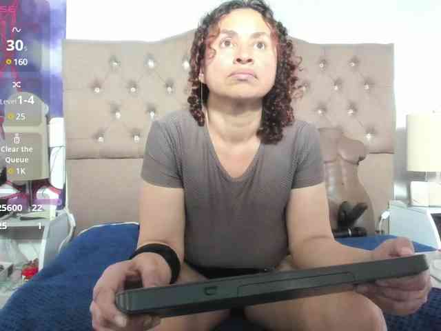 SheraMilf webcam