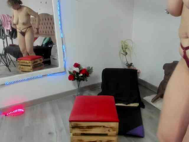 SheraMilf webcam