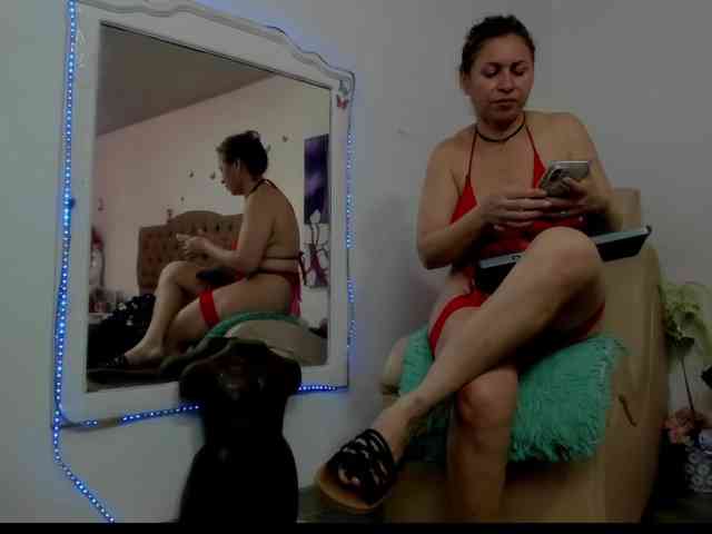 SheraMilf webcam