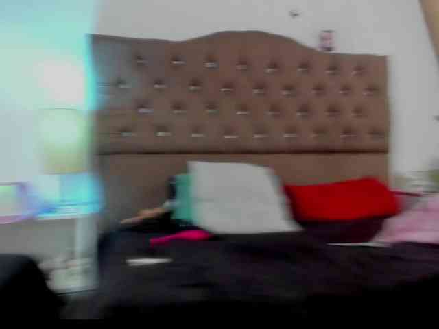 SheraMilf webcam