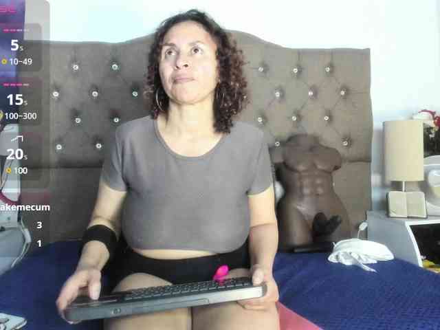 SheraMilf webcam