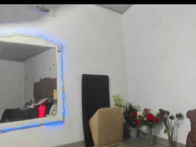 SheraMilf webcam
