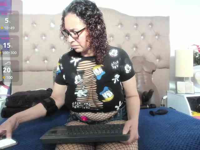 SheraMilf webcam