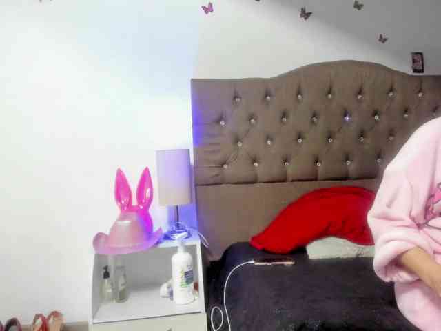 SheraMilf webcam