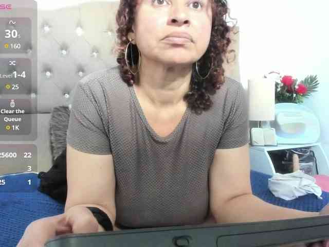 SheraMilf webcam