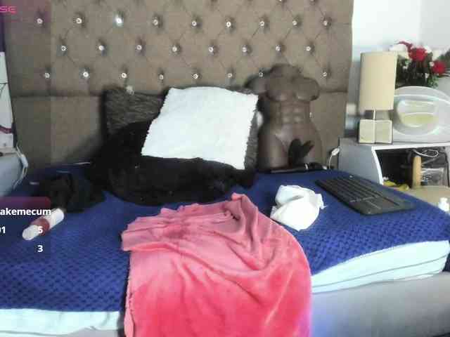 SheraMilf webcam