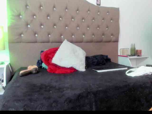 SheraMilf webcam
