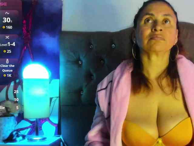 SheraMilf webcam