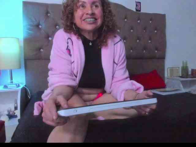 SheraMilf webcam