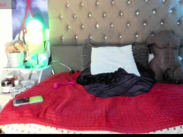 SheraMilf webcam