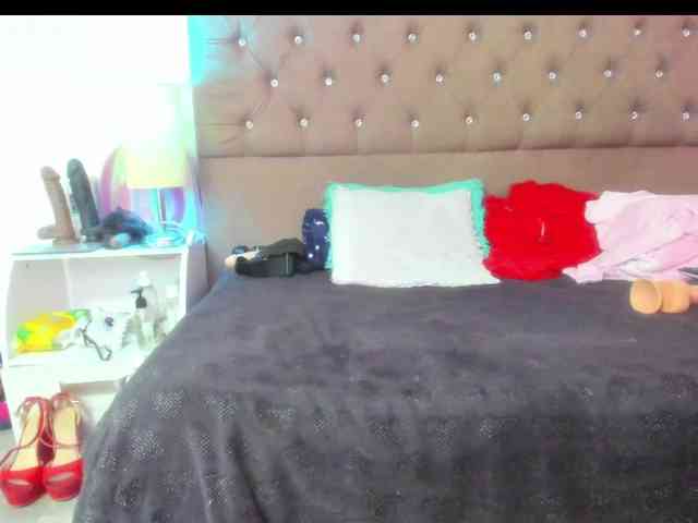 SheraMilf webcam