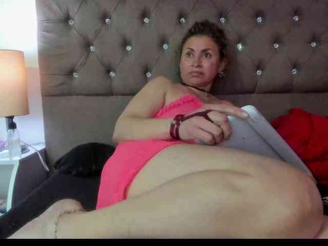 SheraMilf webcam