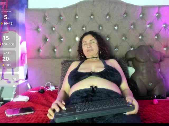 SheraMilf webcam