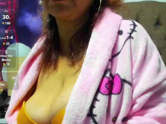 SheraMilf webcam