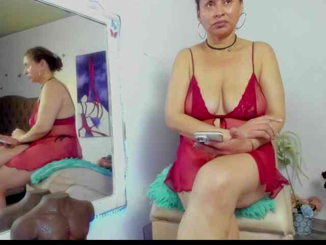 SheraMilf webcam