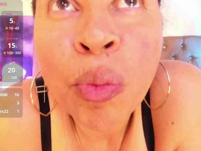 SheraMilf webcam