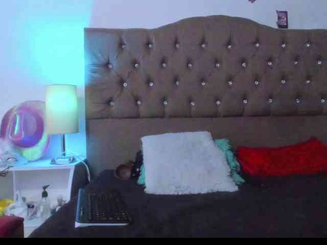 SheraMilf webcam