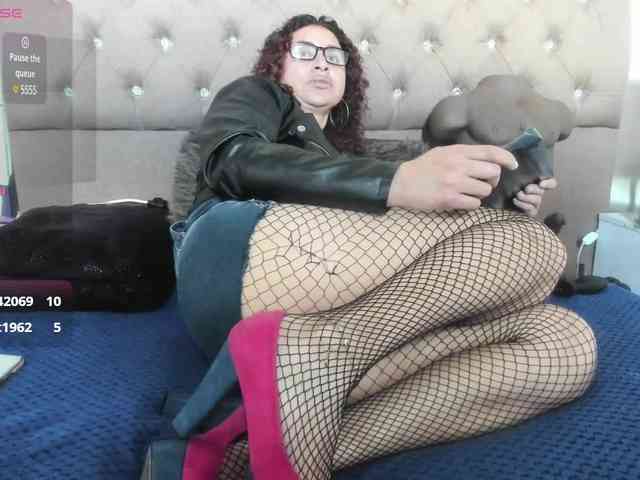 SheraMilf webcam