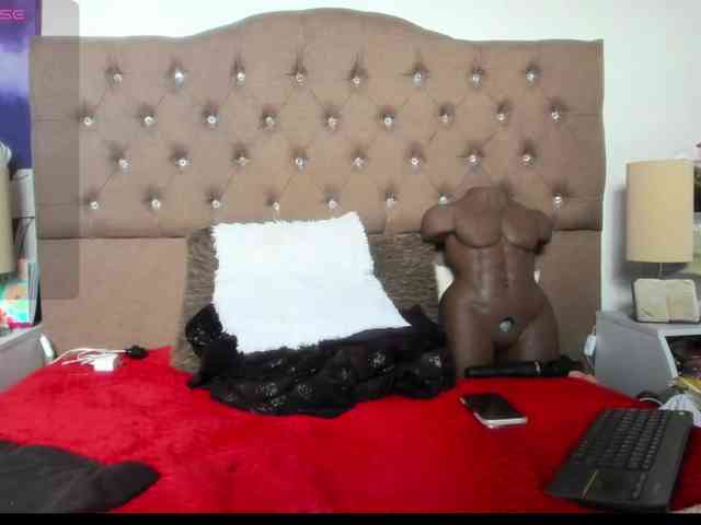 SheraMilf webcam
