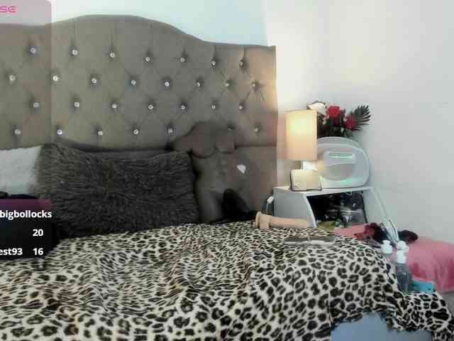 SheraMilf webcam