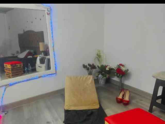 SheraMilf webcam