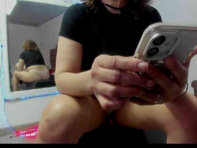 SheraMilf webcam