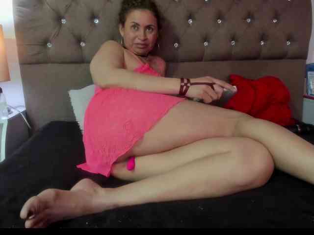 SheraMilf webcam