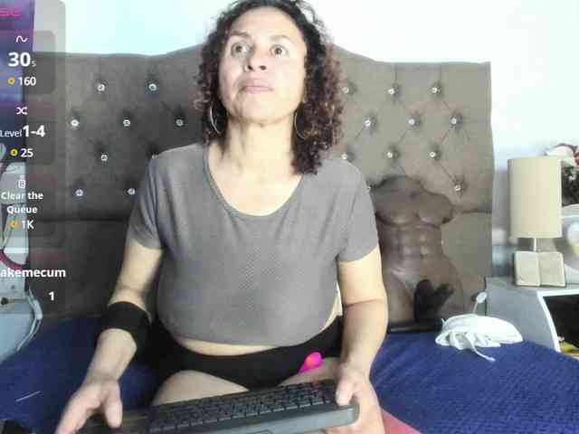 SheraMilf webcam