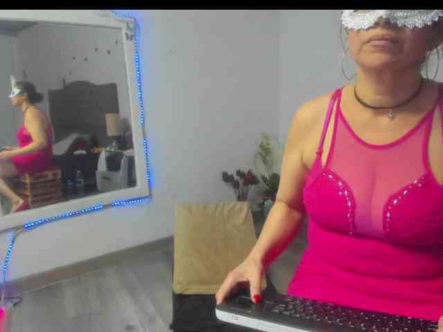 SheraMilf webcam
