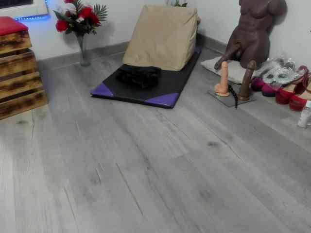 SheraMilf webcam
