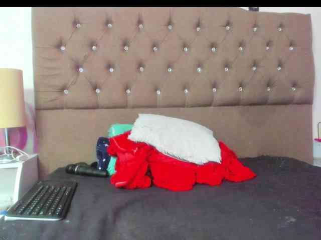 SheraMilf webcam
