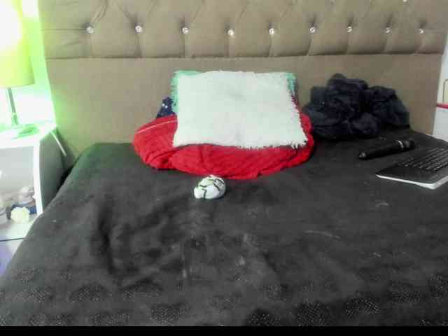 SheraMilf webcam