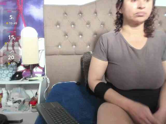 SheraMilf webcam