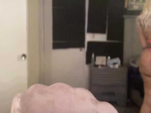 CocaNutt's BongaCams show and profile