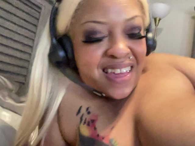 CocaNutt's BongaCams show and profile