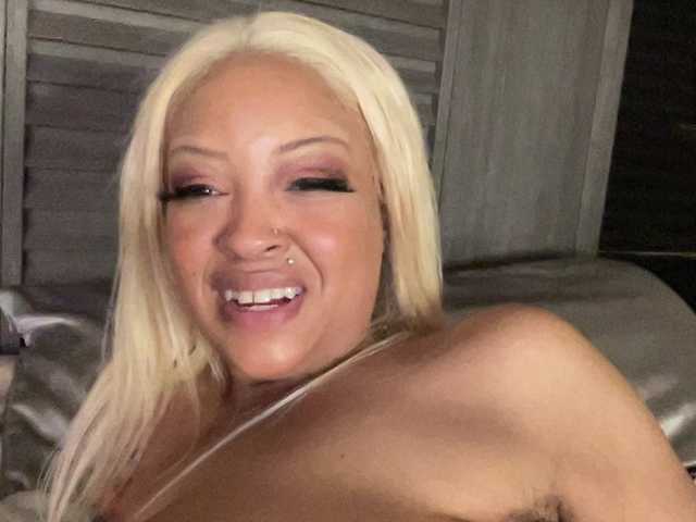 CocaNutt's BongaCams show and profile