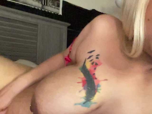 CocaNutt's BongaCams show and profile