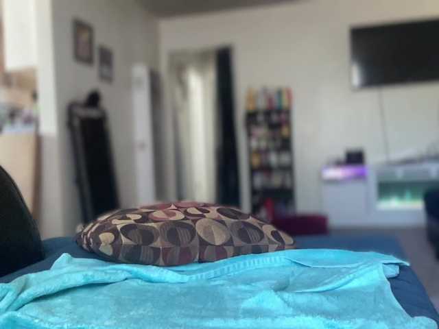 CocaNutt's BongaCams show and profile