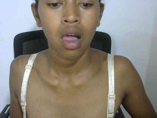 Chekinah Live Webcam on BongaCams