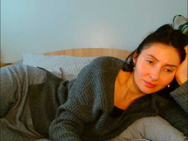 Irina9793 — I'm watching the camera with comments 40 tokens)