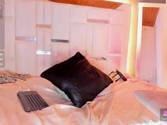 live on webcam LucianaMorena