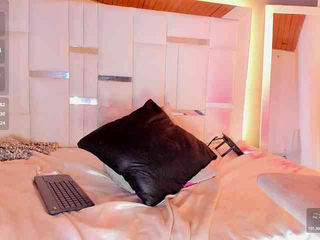 LucianaMorena webcam