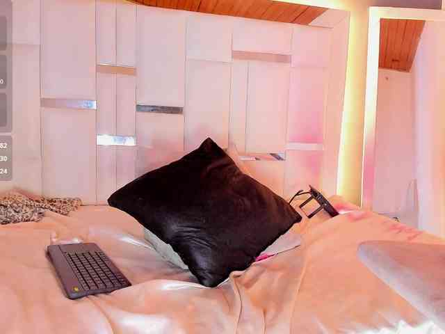 LucianaMorena webcam